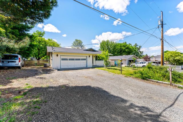 210 Sky Crest Drive, Grants Pass, OR 97527