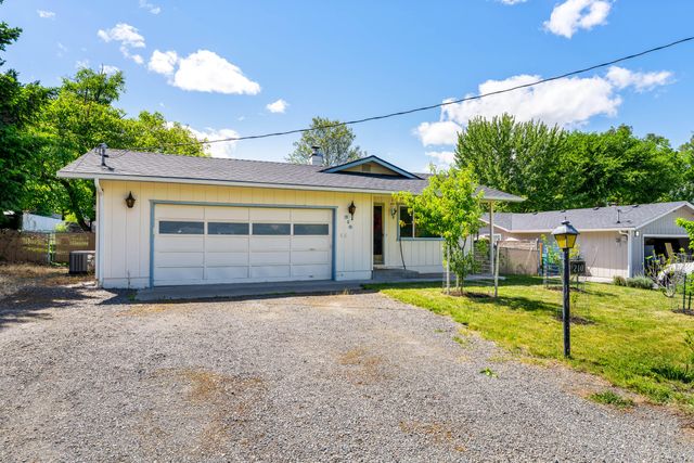 210 Sky Crest Drive, Grants Pass, OR 97527