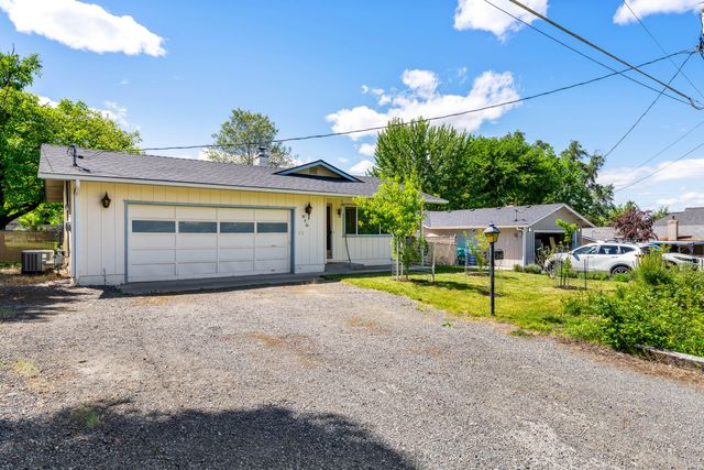 210 Sky Crest Drive, Grants Pass, OR 97527