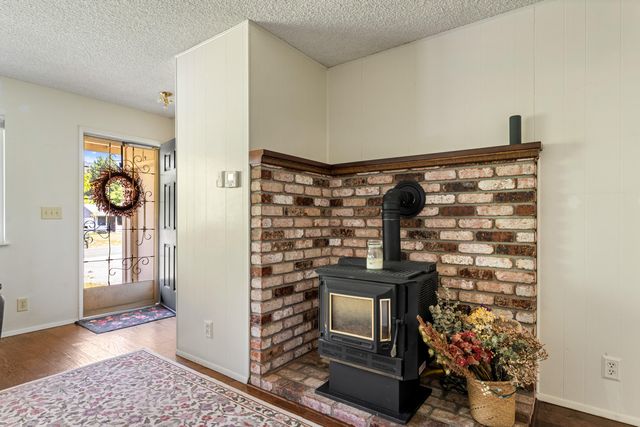 210 Sky Crest Drive, Grants Pass, OR 97527
