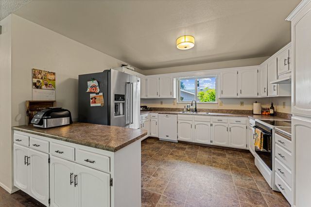 210 Sky Crest Drive, Grants Pass, OR 97527