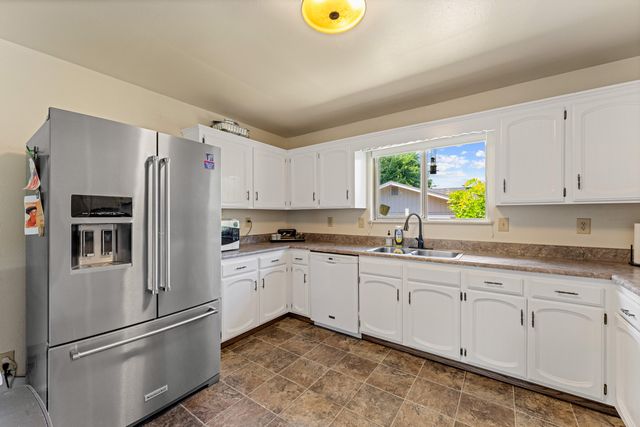 210 Sky Crest Drive, Grants Pass, OR 97527