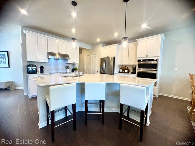 297 Strawberry Drive, Rochester Hills, MI 48307