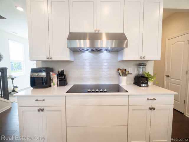 297 Strawberry Drive, Rochester Hills, MI 48307
