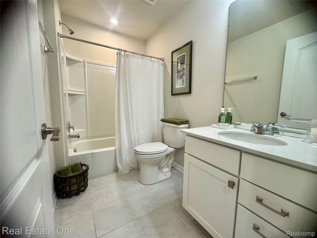 297 Strawberry Drive, Rochester Hills, MI 48307