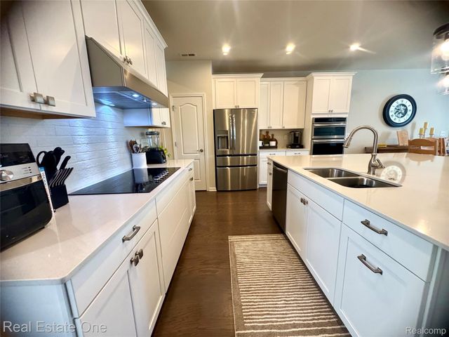 297 Strawberry Drive, Rochester Hills, MI 48307