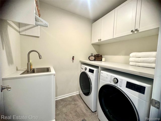 297 Strawberry Drive, Rochester Hills, MI 48307