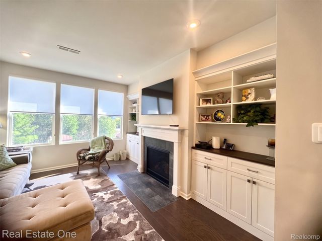 297 Strawberry Drive, Rochester Hills, MI 48307