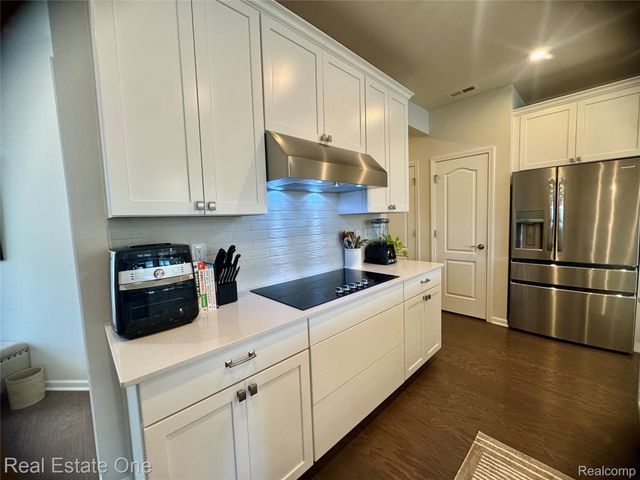 297 Strawberry Drive, Rochester Hills, MI 48307