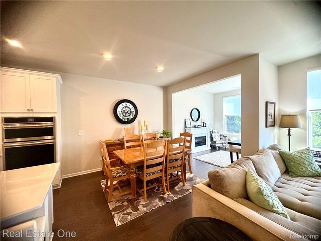 297 Strawberry Drive, Rochester Hills, MI 48307