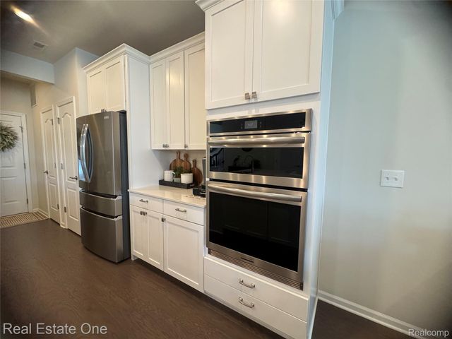 297 Strawberry Drive, Rochester Hills, MI 48307