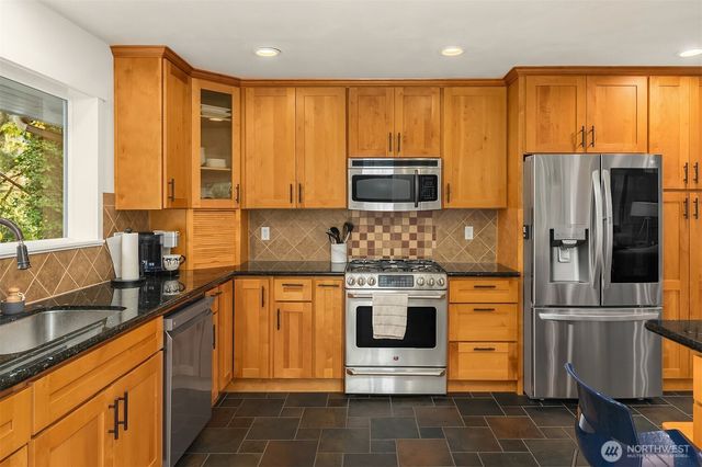 15803 81st Avenue NE, Kenmore, WA 98028