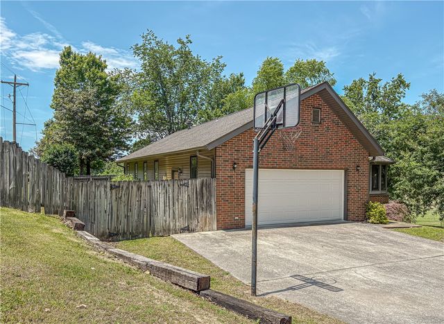 221 Approach Drive, Harrison, AR 72601