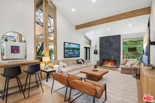 16820 Oak View Drive, Encino (los Angeles), CA 91436