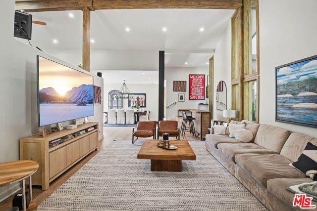 16820 Oak View Drive, Encino (los Angeles), CA 91436