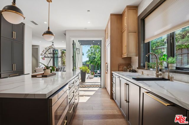 16820 Oak View Drive, Encino (los Angeles), CA 91436