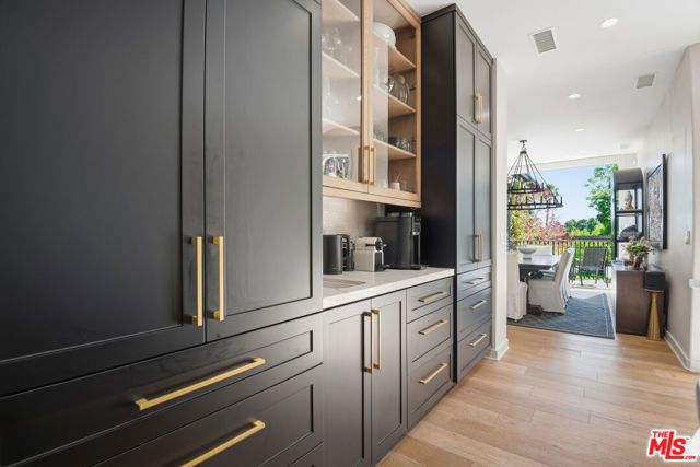 16820 Oak View Drive, Encino (los Angeles), CA 91436