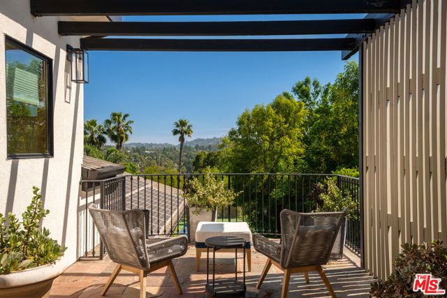 16820 Oak View Drive, Encino (los Angeles), CA 91436