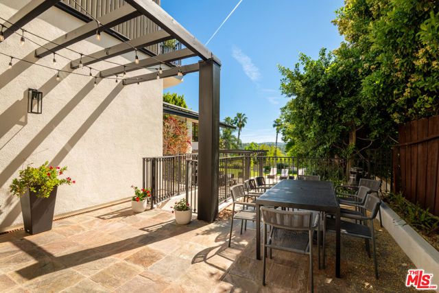 16820 Oak View Drive, Encino (los Angeles), CA 91436