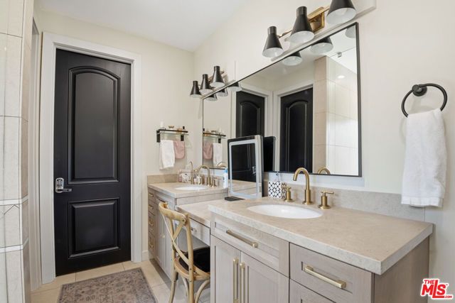 16820 Oak View Drive, Encino (los Angeles), CA 91436