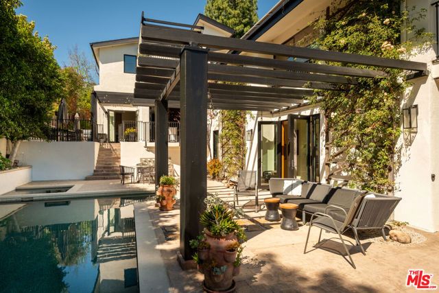 16820 Oak View Drive, Encino (los Angeles), CA 91436