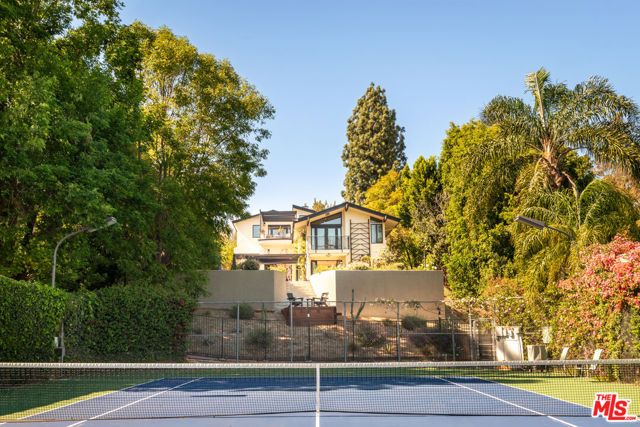 16820 Oak View Drive, Encino (los Angeles), CA 91436