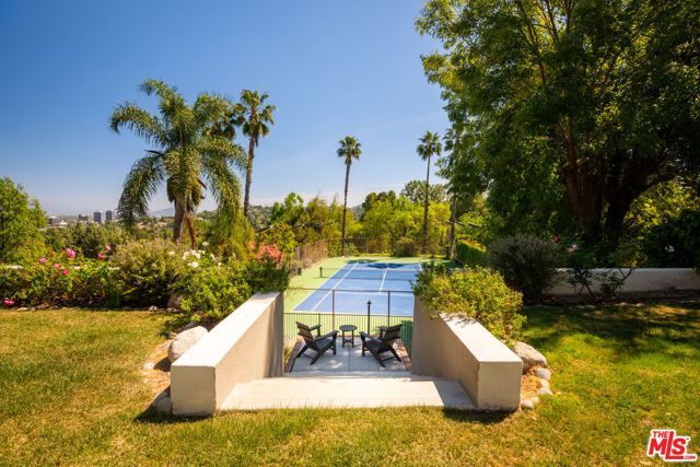 16820 Oak View Drive, Encino (los Angeles), CA 91436