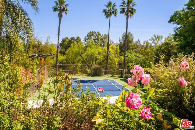 16820 Oak View Drive, Encino (los Angeles), CA 91436