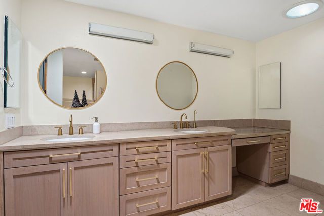 16820 Oak View Drive, Encino (los Angeles), CA 91436