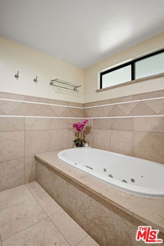 16820 Oak View Drive, Encino (los Angeles), CA 91436