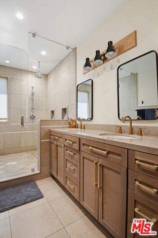 16820 Oak View Drive, Encino (los Angeles), CA 91436