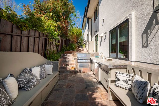 16820 Oak View Drive, Encino (los Angeles), CA 91436