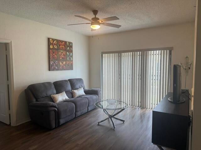 2804 Sarento Place 107, Palm Beach Gardens, FL 33410