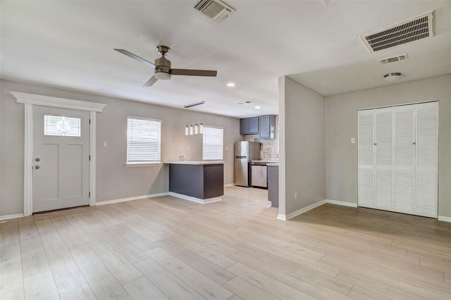 1806 Dixie LN, Round Rock, TX 78664