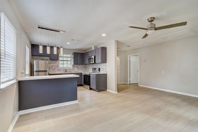 1806 Dixie LN, Round Rock, TX 78664