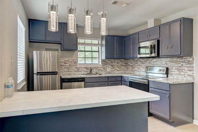 1806 Dixie LN, Round Rock, TX 78664