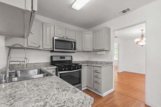 49 El Camino Ave, Sacramento, CA 95815