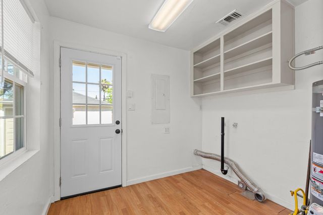 49 El Camino Ave, Sacramento, CA 95815