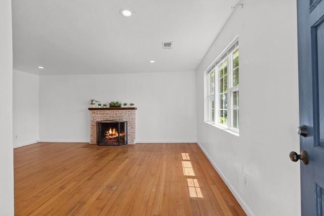 49 El Camino Ave, Sacramento, CA 95815