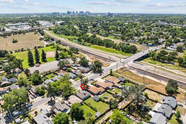 49 El Camino Ave, Sacramento, CA 95815