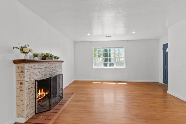 49 El Camino Ave, Sacramento, CA 95815