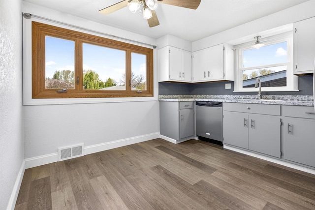 1432 EVANS STREET, Oshkosh, WI 54901