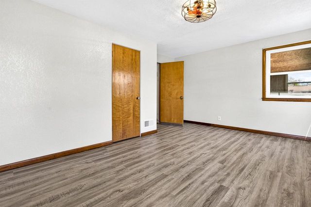1432 EVANS STREET, Oshkosh, WI 54901