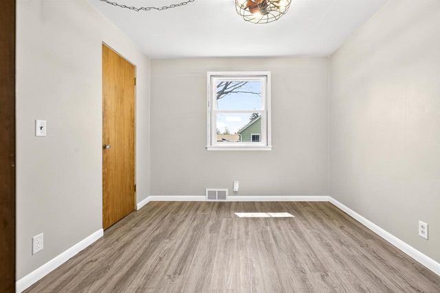 1432 EVANS STREET, Oshkosh, WI 54901