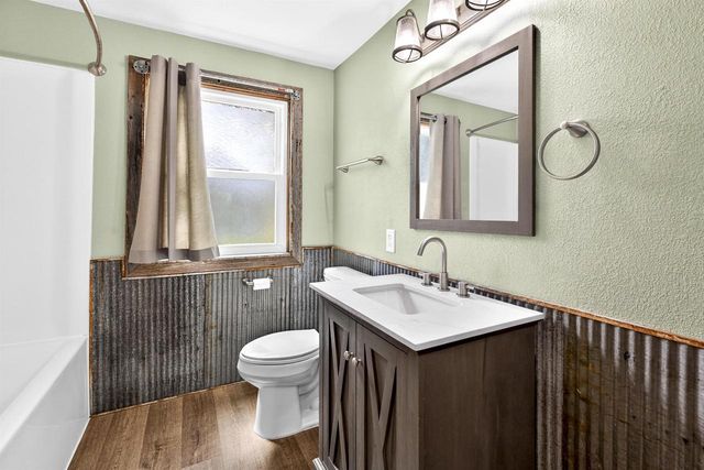 1432 EVANS STREET, Oshkosh, WI 54901