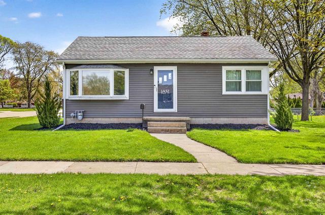 1432 EVANS STREET, Oshkosh, WI 54901