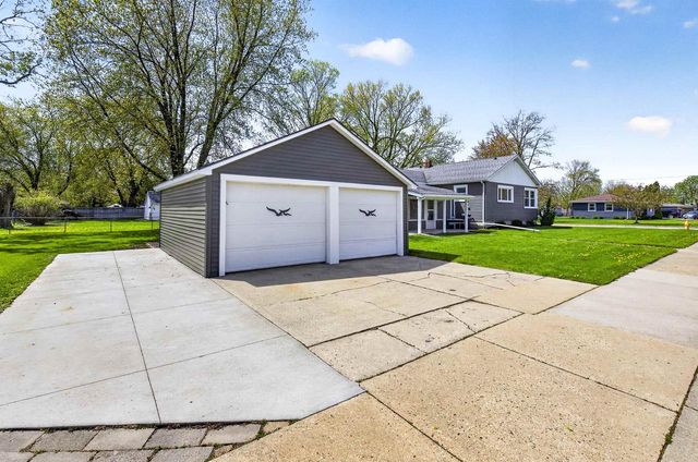 1432 EVANS STREET, Oshkosh, WI 54901