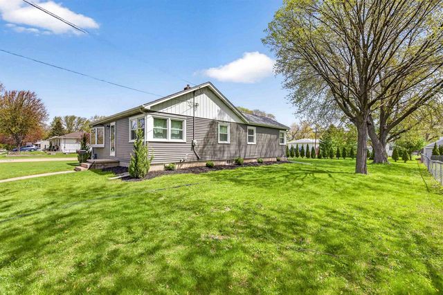 1432 EVANS STREET, Oshkosh, WI 54901
