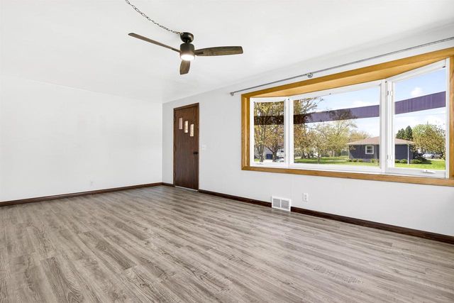 1432 EVANS STREET, Oshkosh, WI 54901