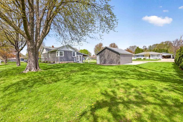 1432 EVANS STREET, Oshkosh, WI 54901